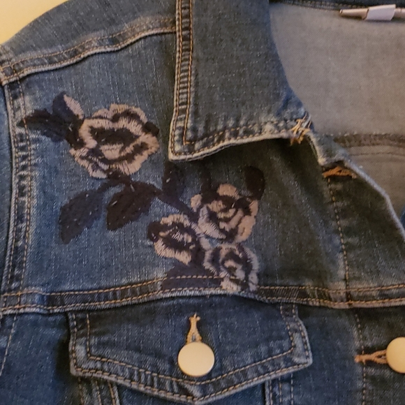 Denim jacket with embroidered flowers - Picture 2 of 3